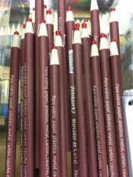 http://www.artcamargo.com.br/materiais-para-desenho/lapis-dermatografico.html